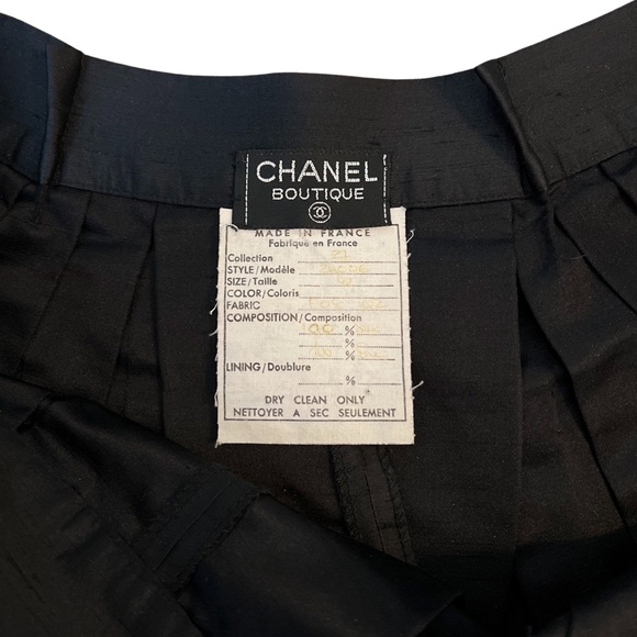 ✨HOST PICK✨ CHANEL BLACK SILK PLEATED SKORT, RARE, COLLECTORS ITEM, SZ SMALL - Picture 3 of 7